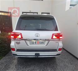 تۆیۆتا لاند کروزەر